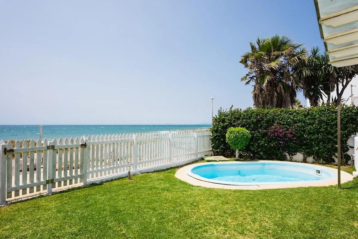 Ocean Front Villa With Private Pool エステポナ 0*,  スペイン